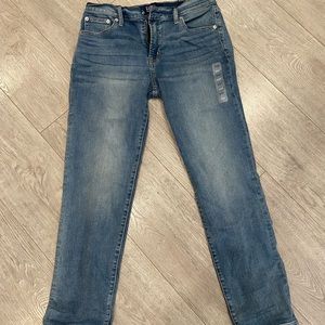 Gap girlfriend jeans, size 4/27 NWT